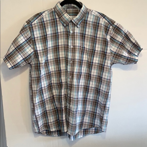 SALE!! Button down short sleeve - Picture 3 of 6